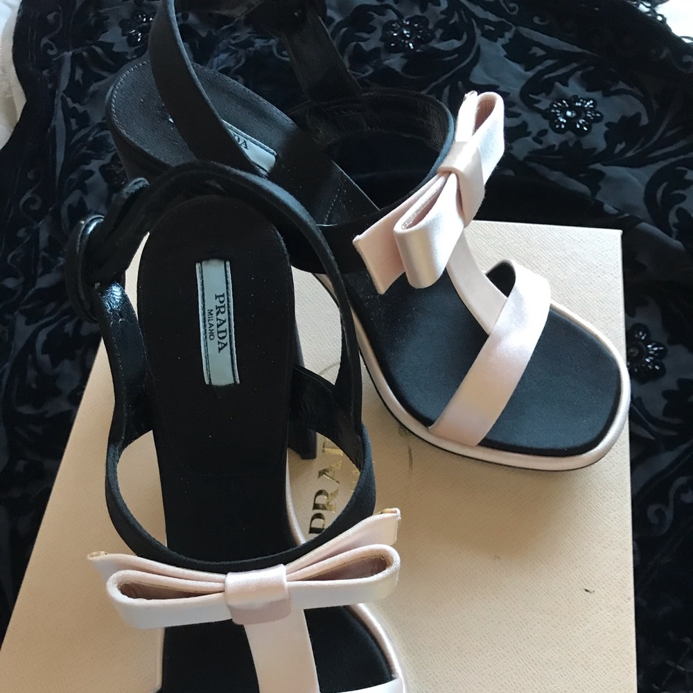 PRADA 💯 Unique Never Worn.. simply Beautiful 💕